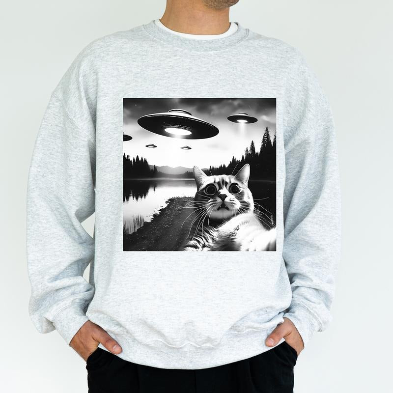 Cat Selfie With Alien UFO Sweatshirt for Men and Women, Funny Gift Idea for Cat Lovers, Humorous Cat Meme Crewneck, Soft Cotton Tops, Classic Menswear
