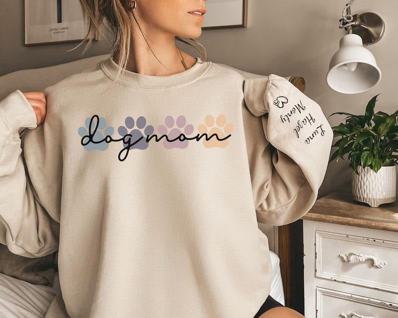 Custom Dog Mom Sweatshirt, Personalized Dog Mom Sweatshirt, Custom Dog Mama Sweatshirt, Dog Mom Sweater, Dog Mom Crewneck, Dog Name Sweaterstyle{n002}2