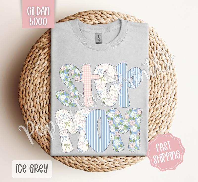 Floral Senior Mom Gildan Shirt, Cute Spring Mama Tshirt, Coquette Flower Tee, Mother's Day Gift