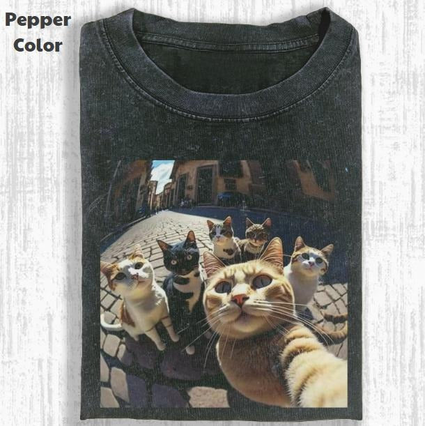 Funny Animal Vintage Graphic Tee, Wacky Cat Selfie T-Shirt, Animal Shirt, Unisex Meme Cringe Funny Shirt, Menswear Womenswear Streetwear Cotton Comfort