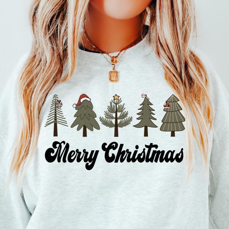 GREEN MERRY CHRISTMAS TREE CREWNECK (Crewneck Sweatshirt, Unisex Fit, Causal Sweatshirt for Christmas, Christmas Holiday Sweatshirt) Casual Womenswear
