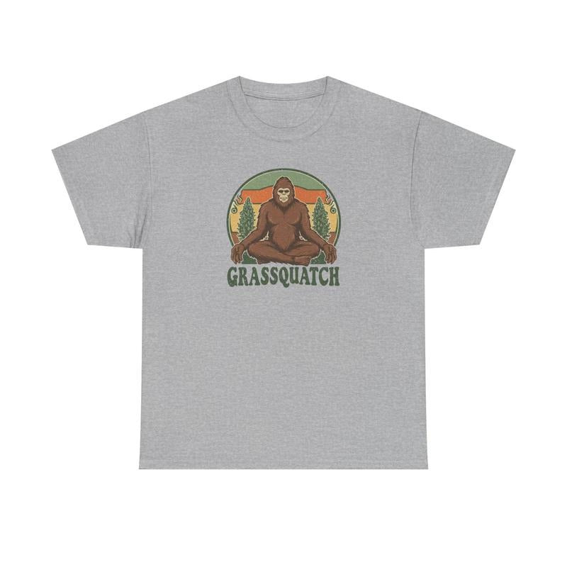 Grassquatch Funny Bigfoot Cotton T-shirt Stoner Bigfoot Shirt Retro 420 Top Vintage Comfortable Weed Shirt Marijuana Smoking Bigfoot Shirt