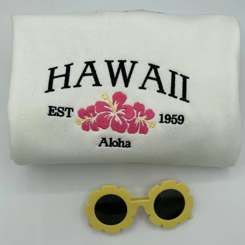 Hawaii Aloha state Embroidered sweatshirt - Aloha Crewneck - Vintage Hawaii Aloha Crewneck - Honolulu Sweater