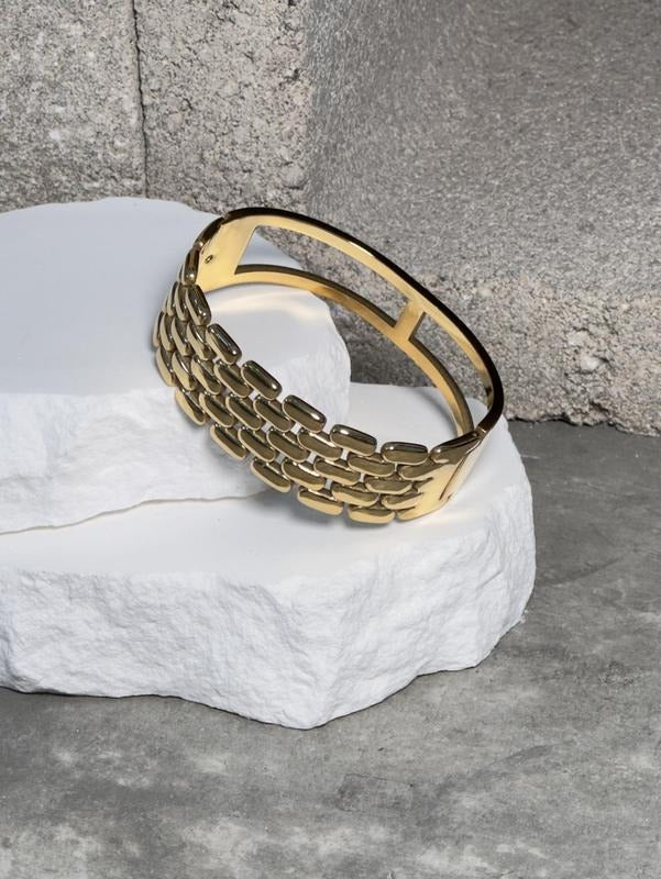 Interlocked Luxe Linked Bracelet 7" T-Shirts, Hoodie, Sweatshirt | WearSparks.com