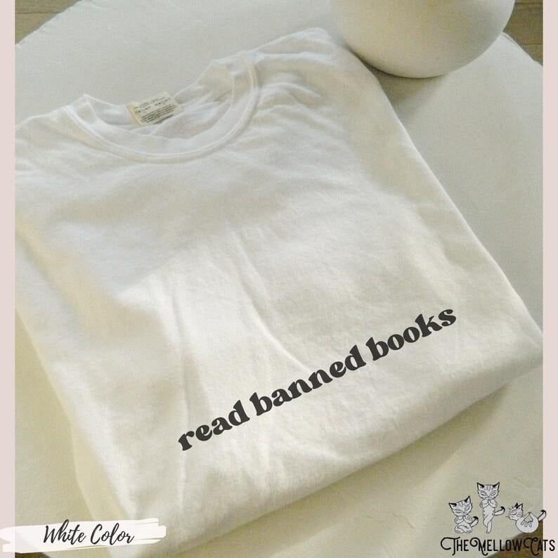 Read banned books tee bookish girlie banned books club book tok shirts Hot girls read books shirt smut reader book club bookish clothing