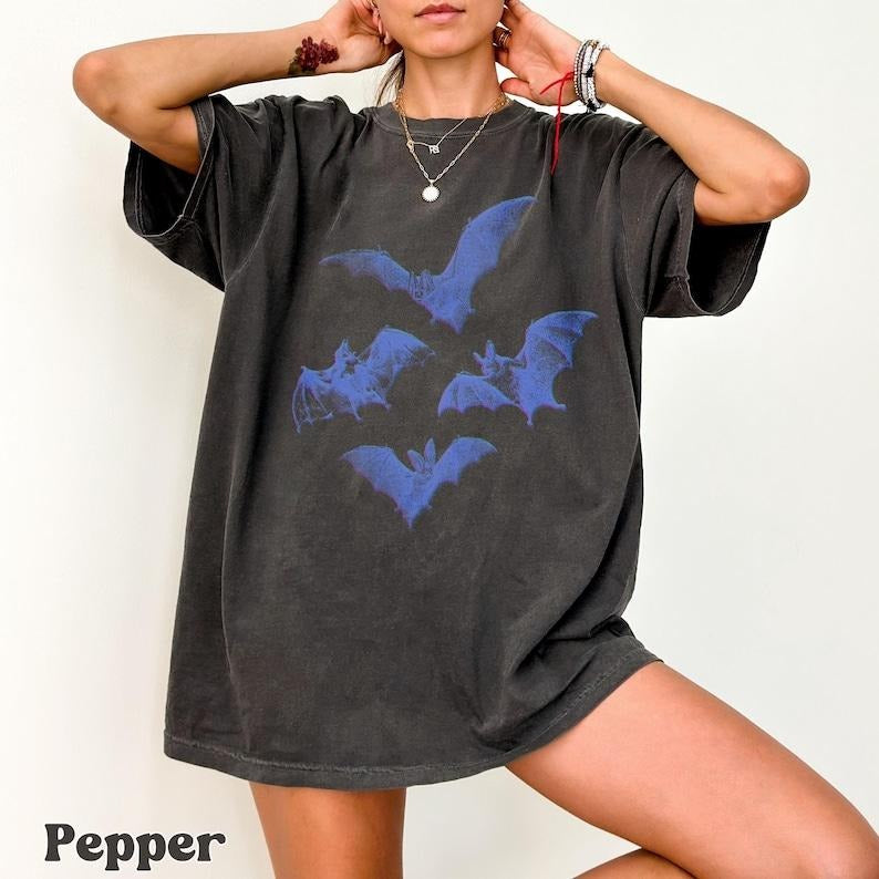 Retro Bats Tee Y2K Inspired Bats Shirt, 90s Style Bats T-shirt, Artsy Bat Lover Gift, Retro Aesthetic Halloween Bats Shirt