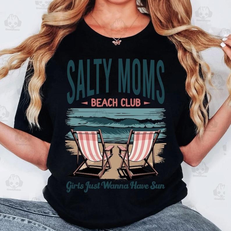 Retro Salty Moms Beach Club T-shirt, Trendy Summer Vibes sweatshirt, Aesthetic Beach Shirt, Retro Beach Girl T-shirt, Funny Sarcastic Mama tshirt