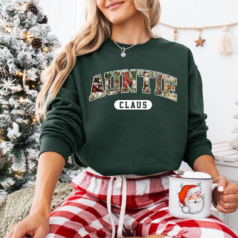 Retro Vintage Auntie Claus Sweatshirt, Christmas Auntie Shirt, Merry Auntie Christmas T-shirt, Family Christmas Sweater,...