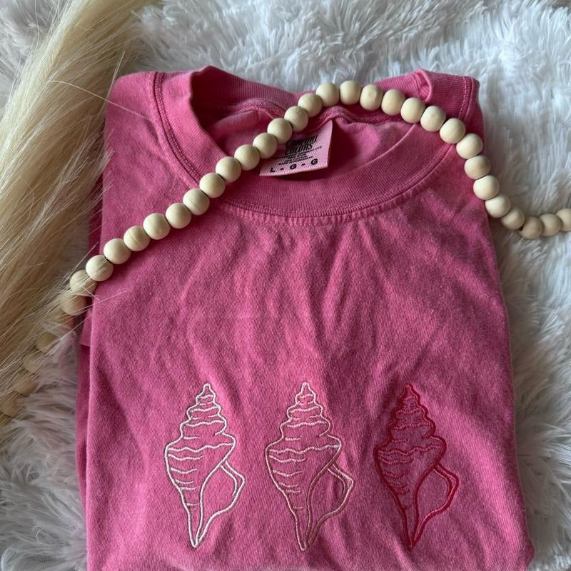 Seashell Tshirt, Conch Seashell Shirt, Summer Shirt embroidered tshirt, oversized Tshirt Cute Gradient Top Hoodie,...