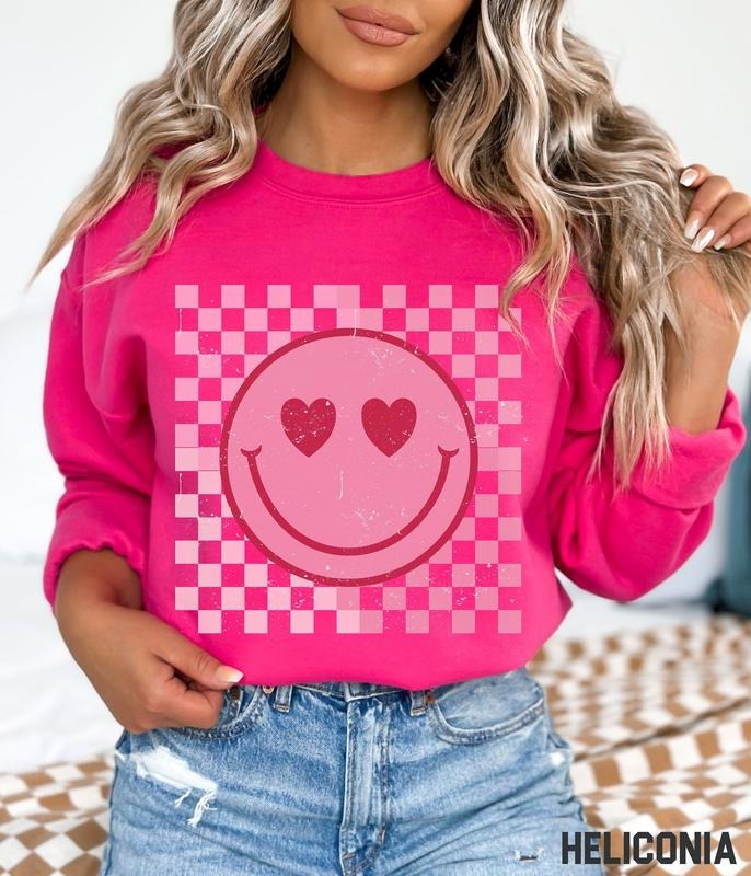 Smile Face Sweatshirt, Valentines Day Smile Shirt, Retro Happy Face Crewneck, Trendy Checkered Sweatshirt, Cute Valentine Matching, Valentines Sweater For Women, Gift For Her