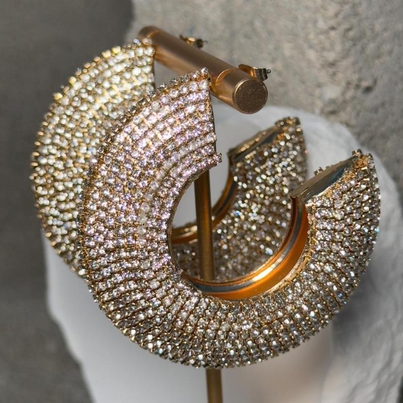 Taking It Gold Rhinestone Earring Sparkling Design with Rhinestones for Women's Minimalist Elegance