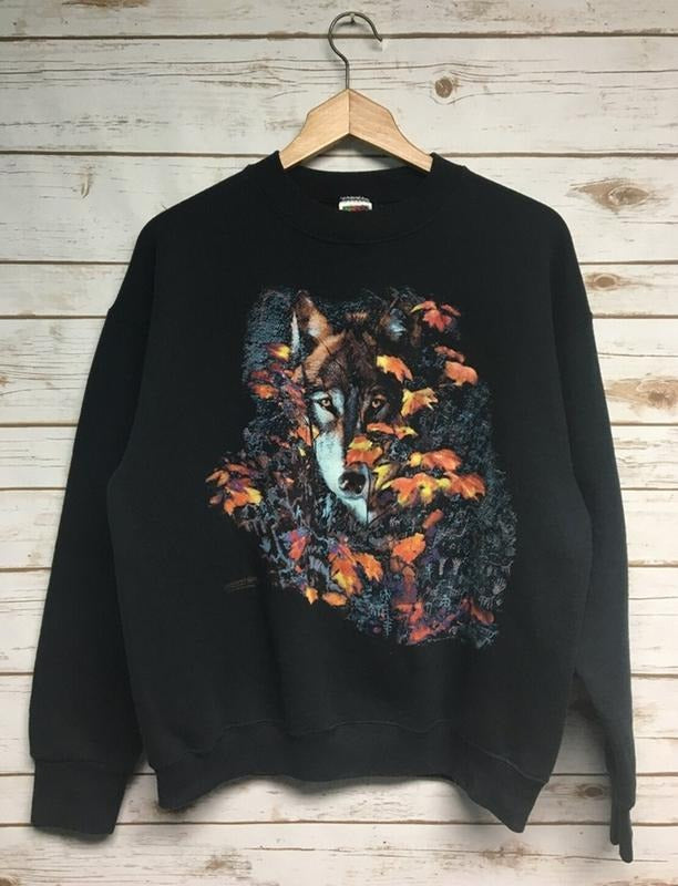 Vintage 90's Wolf crewneck sweatshirt lone wolf black crew neck sweatshirt Fruit of the Loom Animal print Nature scene sweatshirt Menswear Athletic
