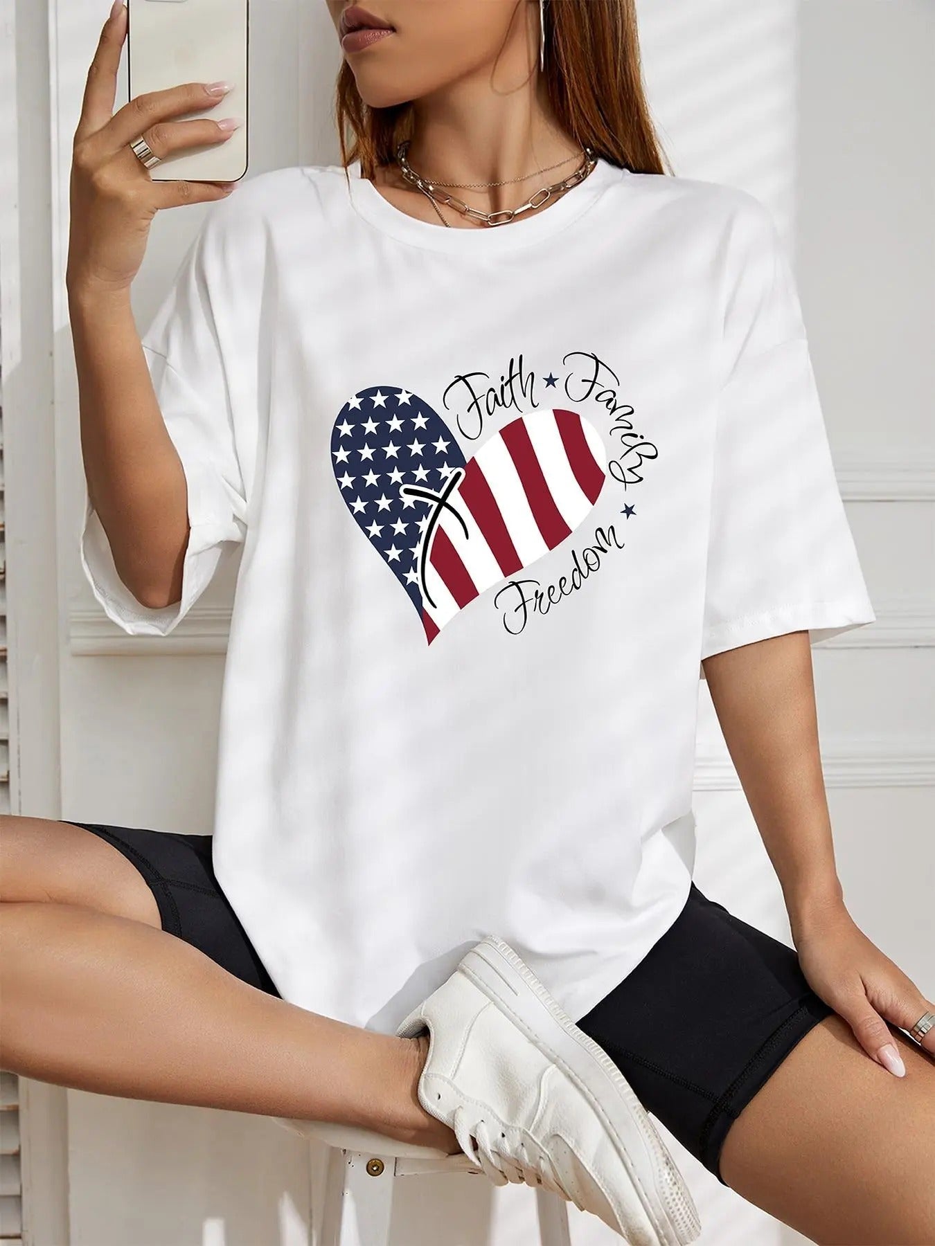 Women's Graphic Round Neck Half Sleeve Tee, Summer Clothes Women, Fashion Casual Crew Neck T-Shirt for Daily Holiday Vacation Outdoor Wear, Women Tops for Summer