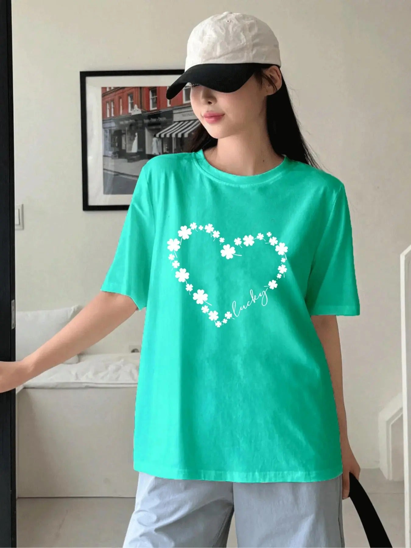 Women's Heart Print Round Neck Tee, Fashion Casual Crew Neck T-shirt for Daily Holiday Vacation Outdoor Wear, Ladies Clothes for Summer