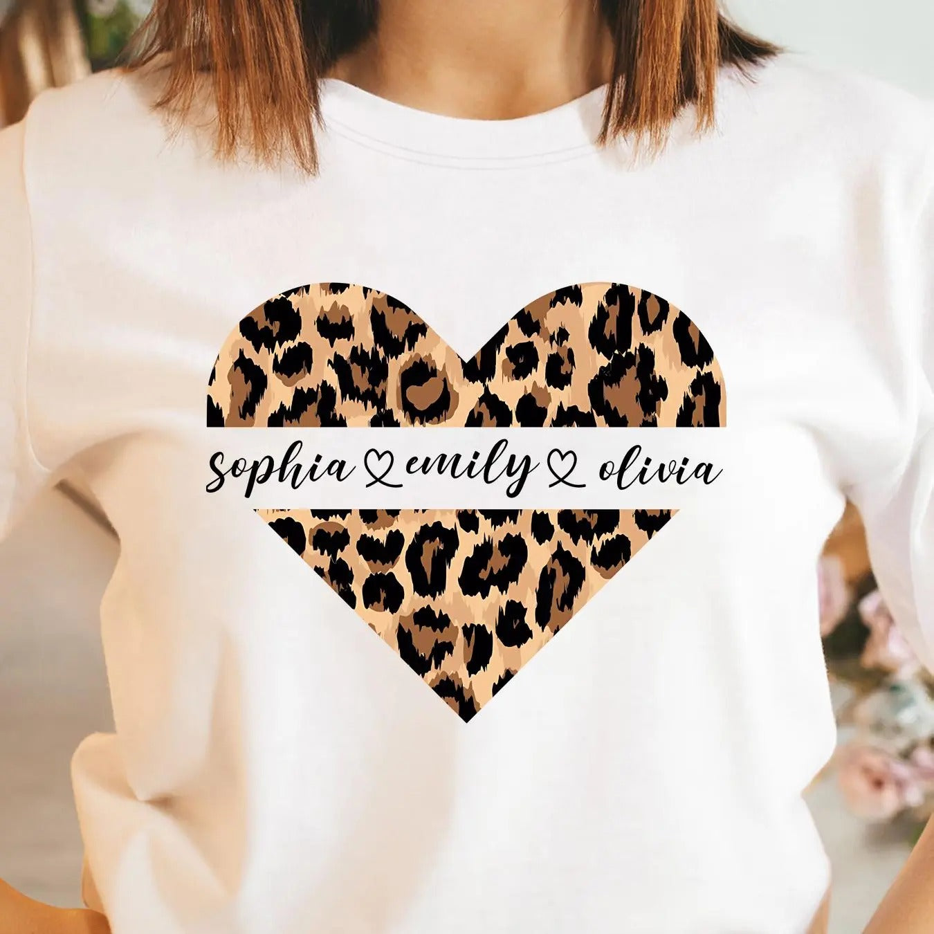 Women's Leopard Heart Print Round Neck Tee, Fashion Casual Crew Neck Short Sleeve T-shirt for Daily Holiday Vacation Outdoor Wear, Ladies Clothes for All Seasons