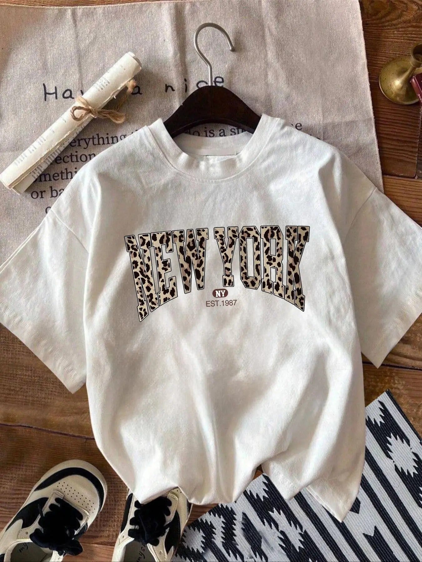 Women's Leopard Letter Print Round Neck Tee, Regular Fit Fashion Casual Comfy Short Sleeve Crew Neck T-shirt for Daily Holiday Vacation Outdoor Wear, T Shirts for Women, Ladies Clothes for Spring