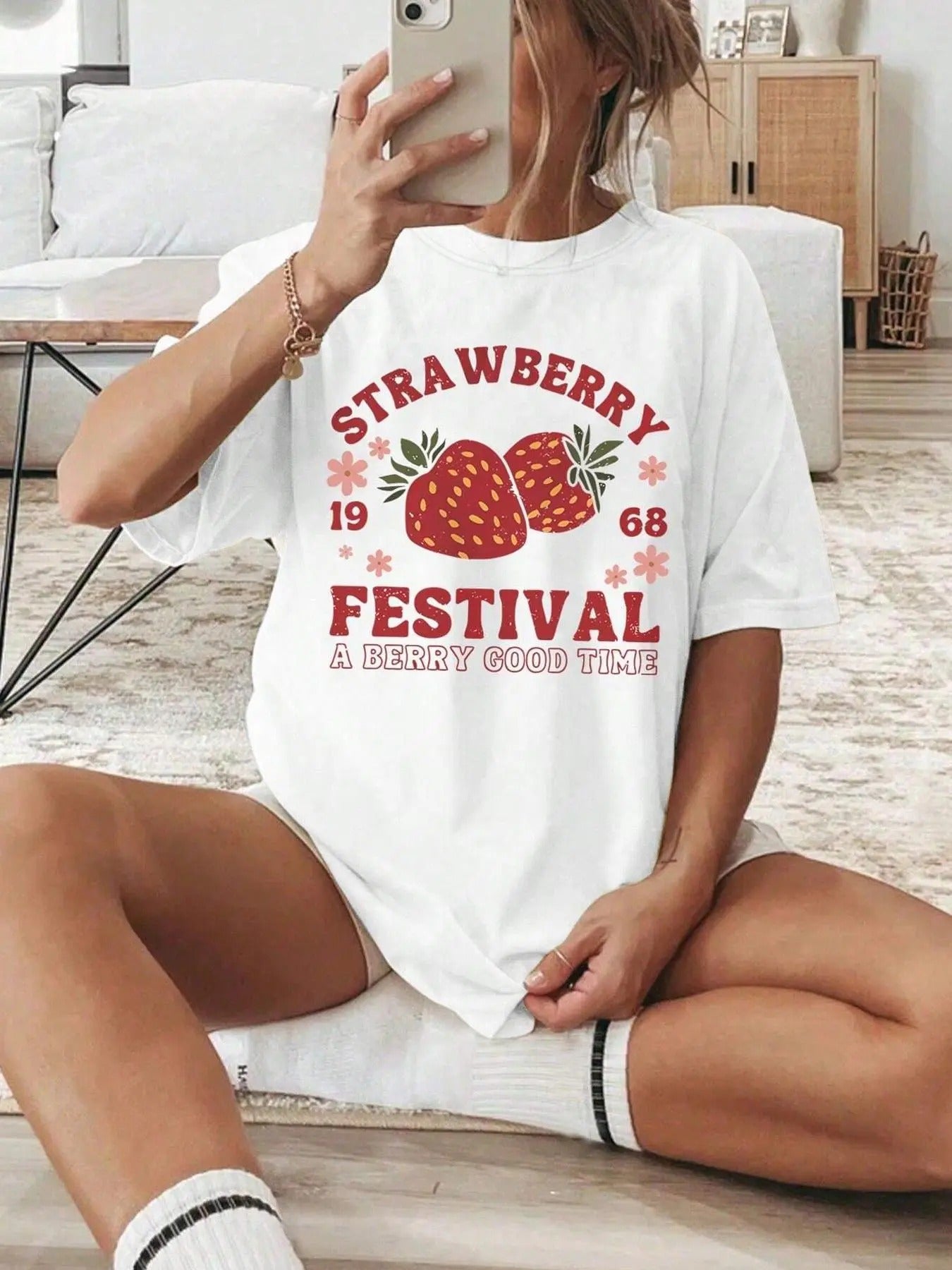 Women's Strawberry & Letter Print Round Neck Tee, Casual Short Sleeve Crew Neck T-Shirt for Summer, Fashion Women's Top for Daily Wearstyle{n002}2