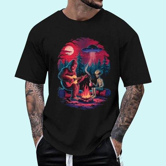 [100% Cotton Shirt] Funny Alien and Bigfoot Campfire Moon UFO Adventure Hiking Unisex T-Shirt