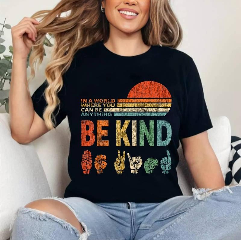 [100% Cotton Shirt] In A World Where You Can Be Anything Be Kind Sign Language Unisex T-Shirt