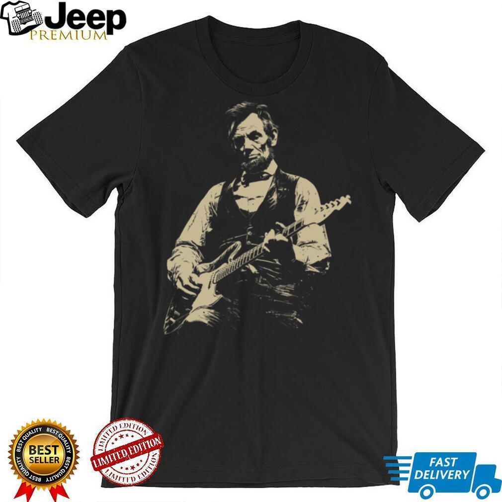 Abraham Lincoln Playing Guitar Rock and Roll President Vintage Retro Style Fans T Shirt
