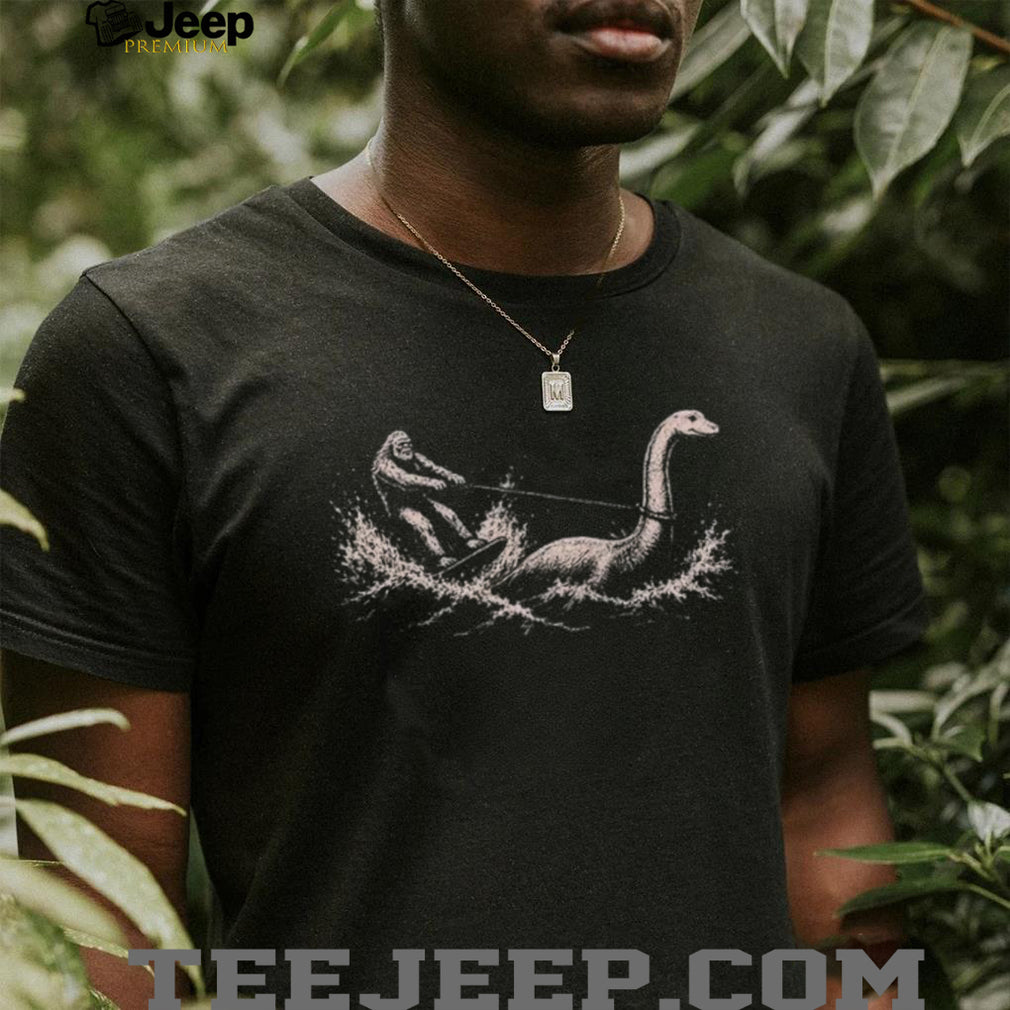 Bigfoot Ridden Nessie Loch Monster Waterskiing Vintage Shirt