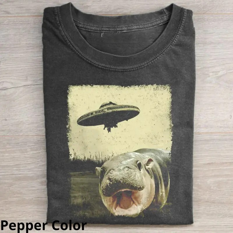 Christmas Funny Moo Deng T-shirt, Funny Graphic Tee Womenswear Top Streetwear Tshirt