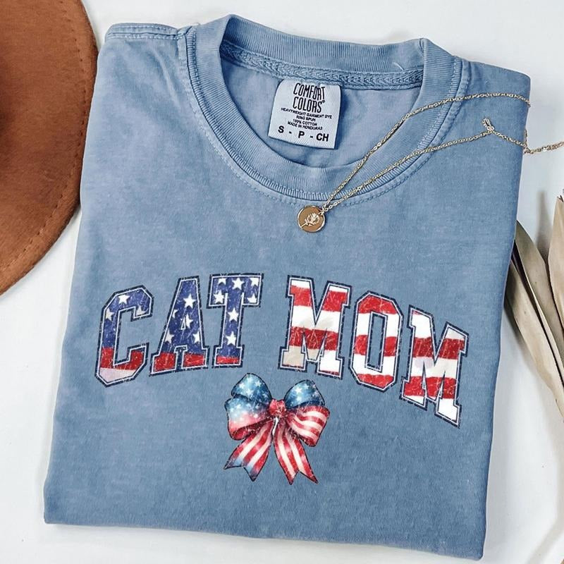 Comfort Colors Patriotic Cat Mom Shirt, 4th of July Cat Lover Tee, American Flag Pet Mom T-Shirt, USA Cat Mom Gift, Independence Day T-Shirt