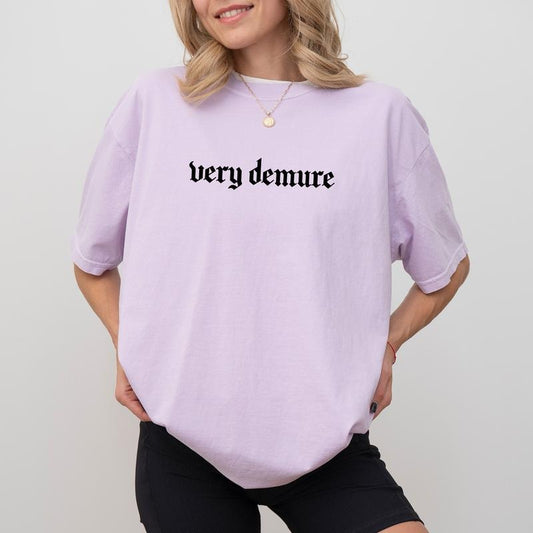 Comfort Colors Retro Very Demure Shirt, Funny Demure Graphic Tee for Women, Vintage Demure Tee for Girls, Very Demure Very Mindful Tshirt, Influencer Trending T-shirt, Casual Women's Tops, Unhinged Oversized Womenswear, Comfy Fabric Relaxed Fit Chic Style