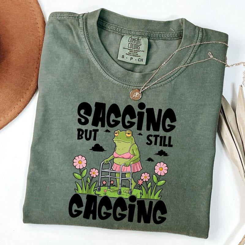 Comfort Colors Sagging But Still Gagging Shirt, Inappropriate Adult Humor Shirt, Groovy Retro T-Shirt, Sarcastic T-Shirt, Meme Shirt