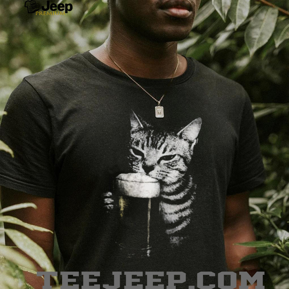Cool Cat Drinking Beer Pub Lover Funny Graphic T Shirt