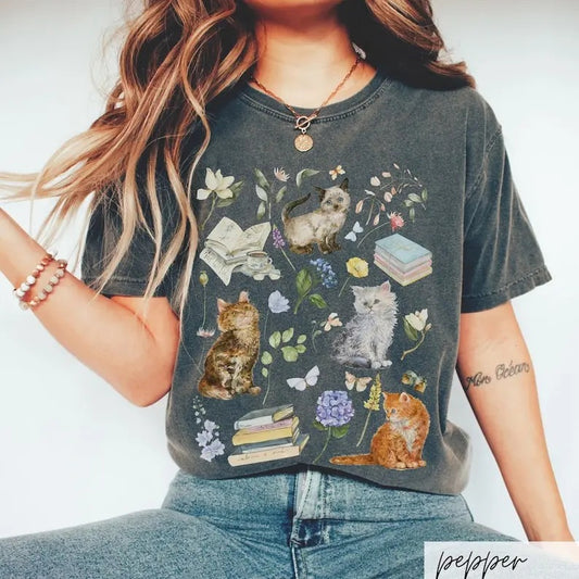 Cottagecore Cats and Books T-Shirt, Floral Vintage Aesthetic Painted Kittens and Books Pressed Flower Bookish Cat Person Tee