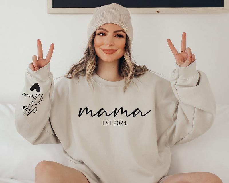 Custom Mama Sweatshirt with Name on Sleeve, Personalized Mom Sweatshirt, Mama Est 2024 Sweatshirt, Minimalist Momma...