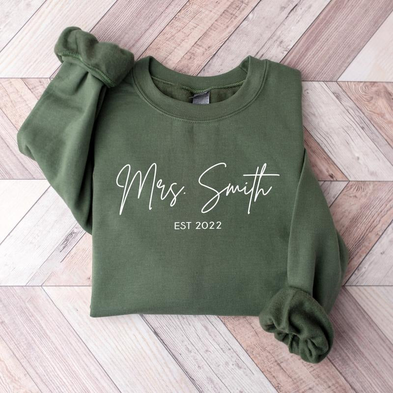 Custom Mrs Sweatshirt, Personalized Mrs Last Name Sweatshirt, Bride Personalized Sweatshirt, Wifey Bride Sweatshirt, Mrs Custom, Future Mrs, Gift for Bride, Wedding Gift