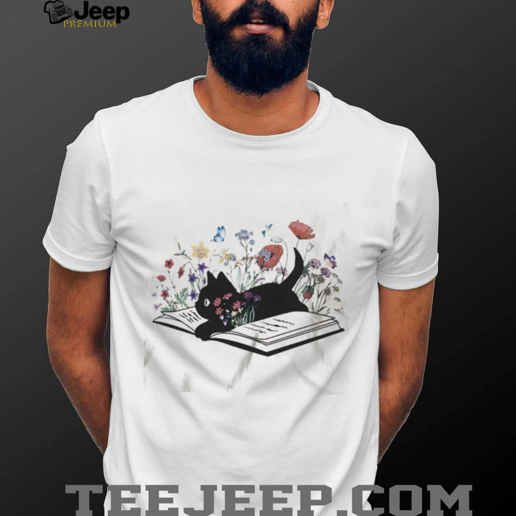 Cute Black Cat Reading Book Flowers Cottagecore Aesthetic T Shirt