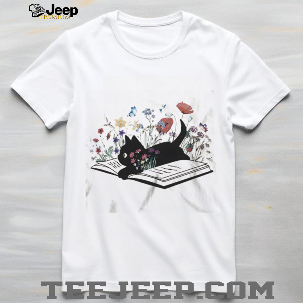 Cute Black Cat Reading Book Flowers Cottagecore Aesthetic T Shirt