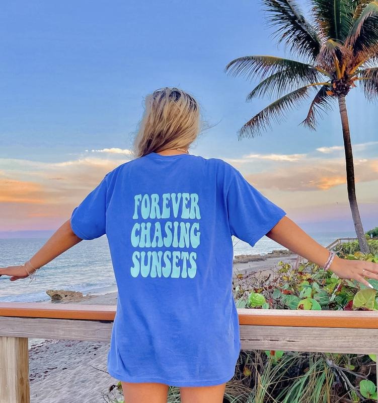 Forever Chasing Sunsets Shirt, Summer Vacation Shirt, Beachy Tshirt, Trendy Shirt, Preppy Clothes, Oversized Tee, Indie Retro, Beach Aesthetic Shirt Casual Oversized Cotton Shirt for the Beach Comfort Fabric