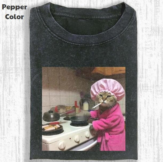 Funny Animal Vintage Graphic Tee, Housewife Cat T-Shirt, Animal Shirt, Unisex Meme Cringe Funny Shirt, Menswear Womenswear Streetwear Cotton Comfort