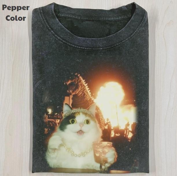 Funny Animal Vintage Graphic Tee, Scaring Cat T-Shirt, Animal Shirt, Unisex Meme Cringe Funny Shirt, Menswear Womenswear Streetwear Cotton Comfort