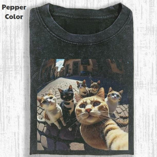Funny Animal Vintage Graphic Tee, Wacky Cat Selfie T-Shirt, Animal Shirt, Unisex Meme Cringe Funny Shirt, Menswear Womenswear Streetwear Cotton Comfort