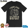 Funny Bigfoot Finding Jesus Sasquatch Cryptid Graphic T Shirt