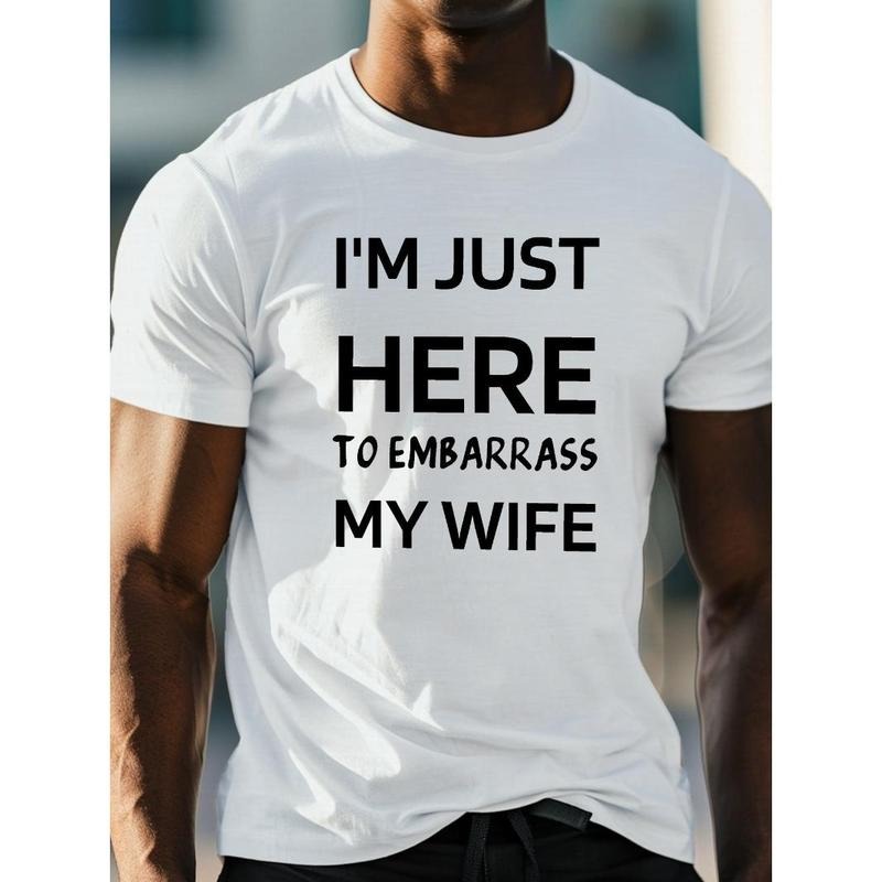 I'M JUST HERE TO EMBARRASS MY WIFE Sentence Print Men's T-shirt, Summer Short Sleeve Casual Top, Comfy Versatile Crew Neck Clothing For Daily Wear Made in USA