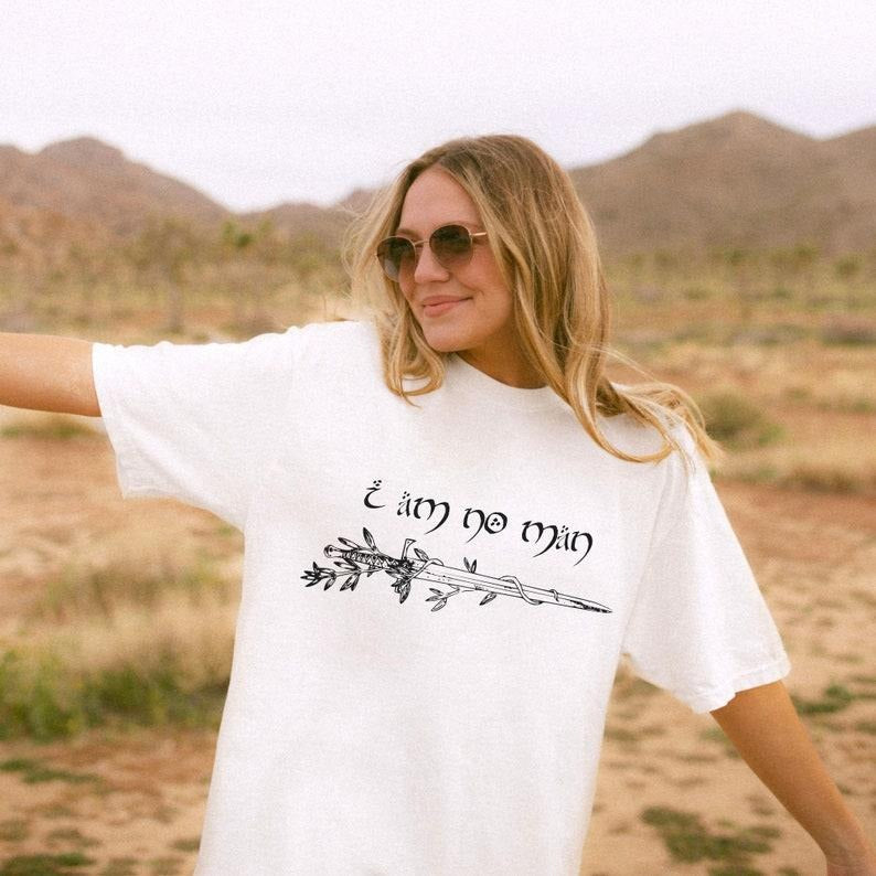 I am no man T-shirt. fantasy book shirt. Book lover shirt. vintage epic movie shirt.