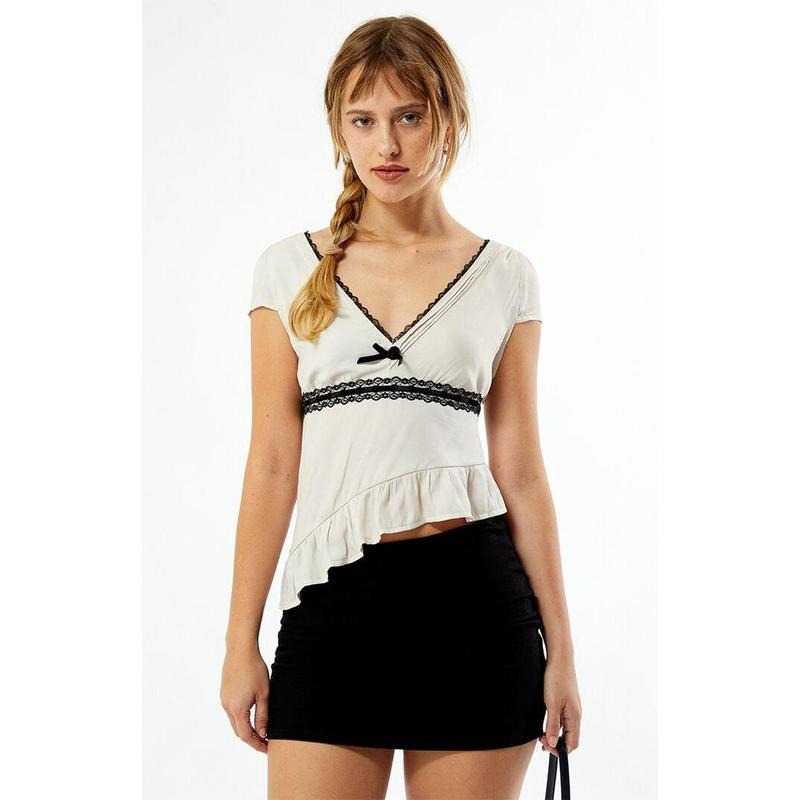 LA Hearts Women's Lace Trim Asymmetrical Top