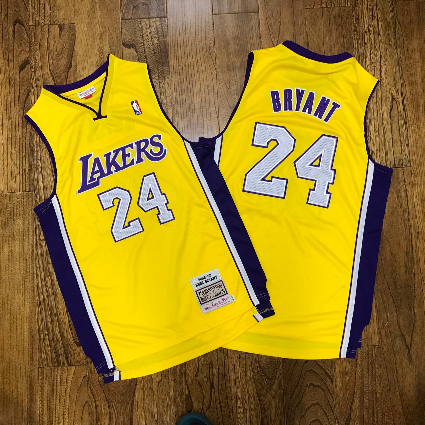 Los Angeles Lakers #24 Kobe Bryant M&N Lakers 24 # Kobe 08-09 Season Yellow Embroidered Jersey