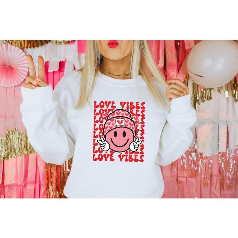 Love Vibes smile Shirt, Valentine's Day Shirt, Valentine's Shirt, Valentine's Day Sweatshirt, Retro Valentines Sweatshirt, Groovy Valentines  Hoodie and Sweater; T-shirt Cotton Womenswear