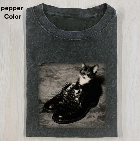Loveage Moondream on Cats T-SHIRT, CAT SELFIE T-SHIRT, FUNNY CUTE CAT, Silly cats, Cute cats, Silly animals, funny shirts...