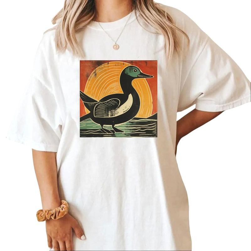 Mallard Duck Hunting Season Sweatshirt Hoodie T-shirt Vintage Style for Husbands and Hunters Cotton Womenswear