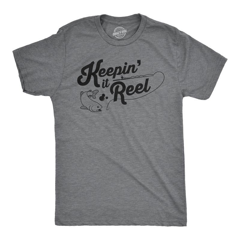Mens Keepin It Reel T shirt Funny Cool Fishing Gift for Fisherman Humor Graphic Mens Funny T Shirts Cool Tees Soft Stylish Casual Menswear Funny Fishing Short Sleeve Novelty Tees for Guys Dark Grey