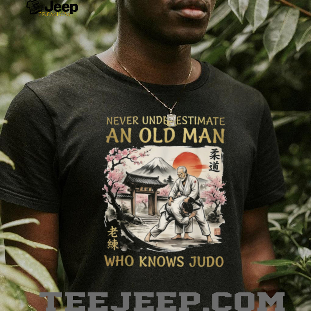 Never Underestimate An Old Man Who Knows Judo Martial Arts T Shirt