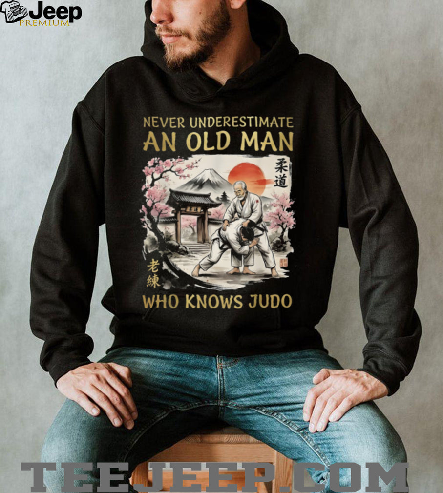 Never Underestimate An Old Man Who Knows Judo Martial Arts T Shirt